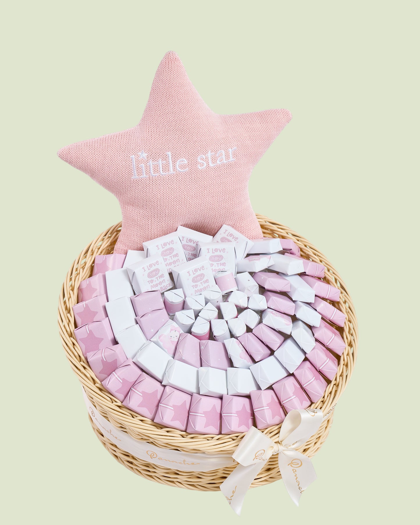 Baby girl dragées gift basket top view with pink star decoration