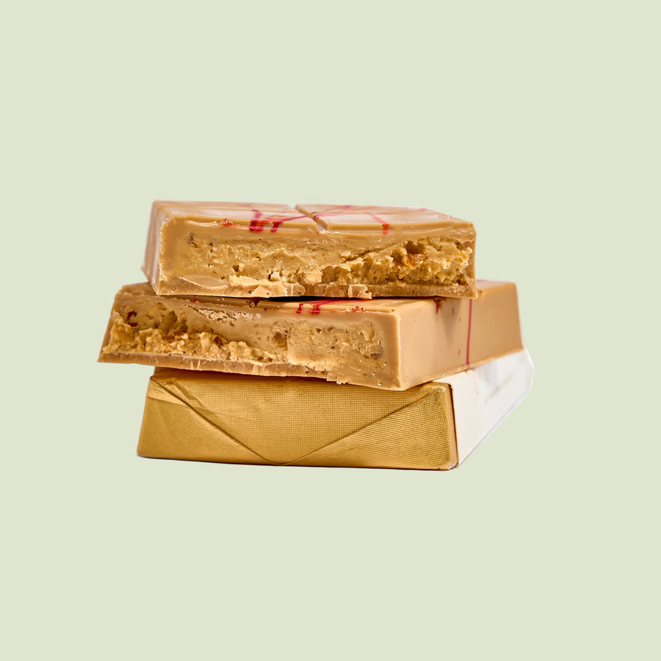 Panache Golden Molten Bar – golden chocolate bar with lotus spread and lotus biscuit pieces